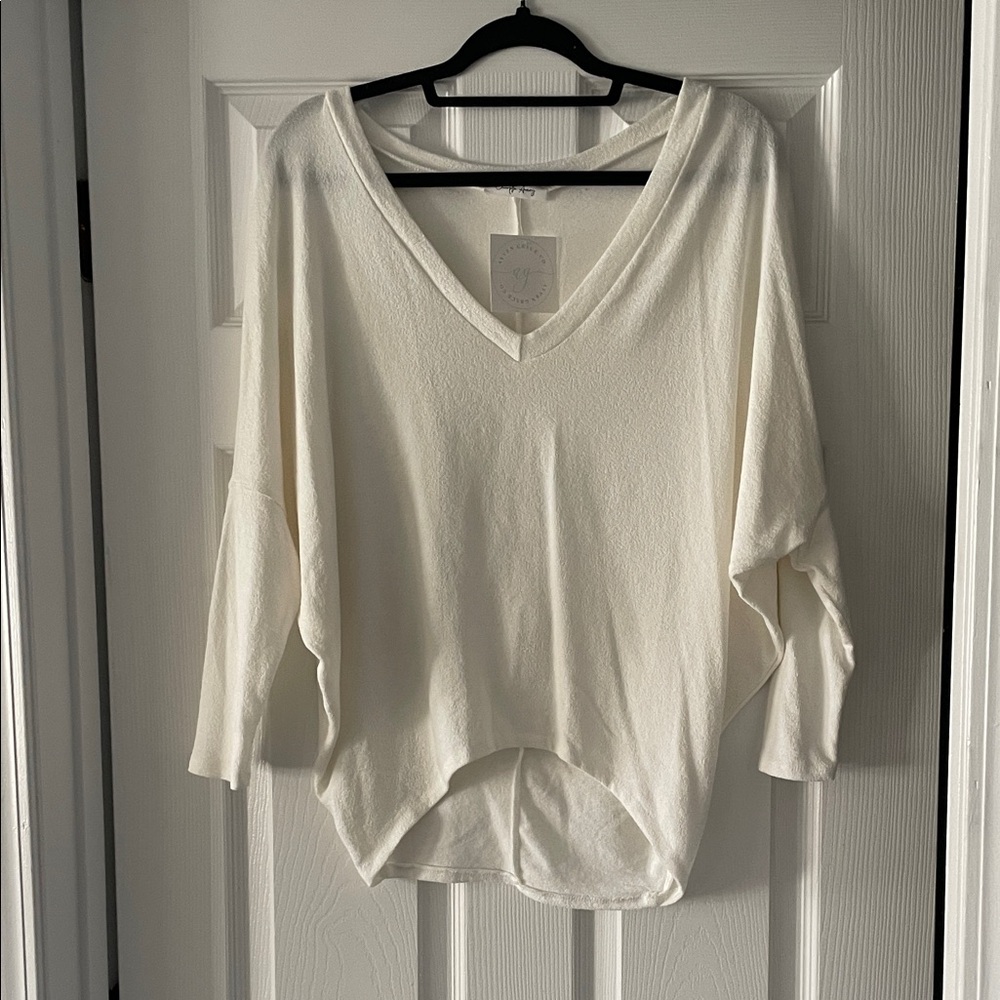 Elegant White V-Neck Sweater